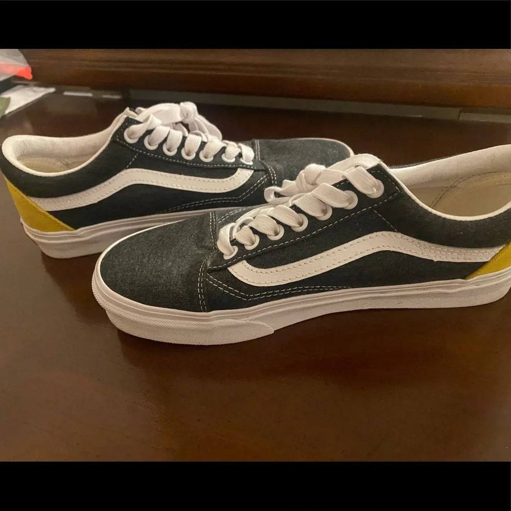 vans - Picture 2 of 3